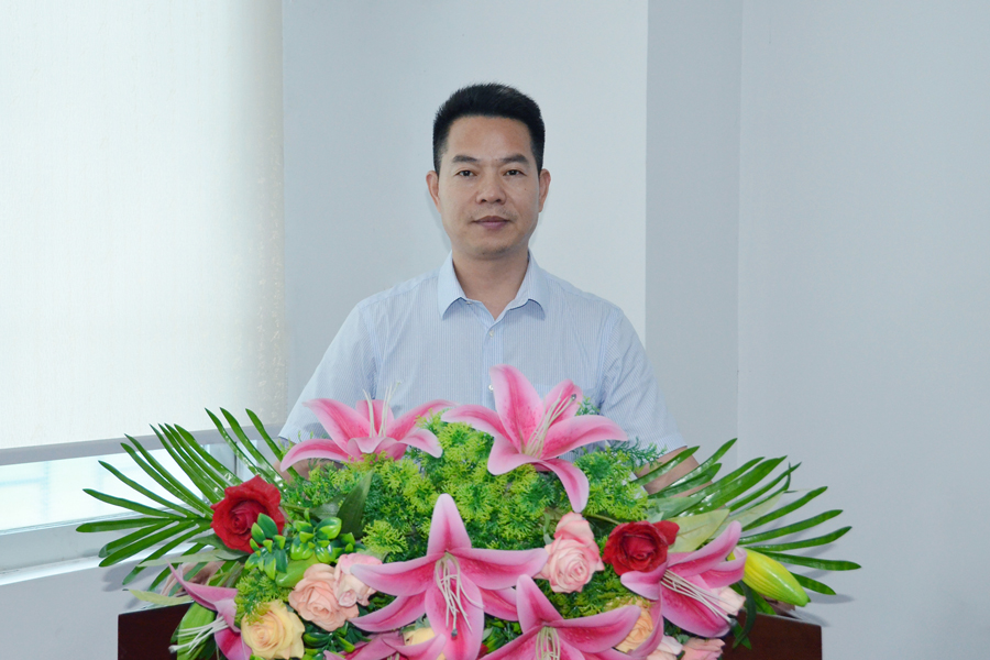 袁總2.jpg 袁總2.jpg