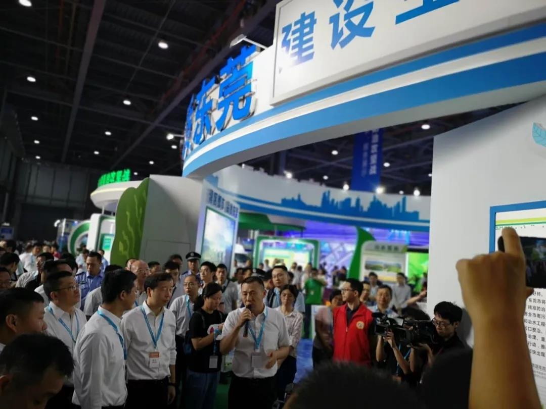 展會(huì )現場(chǎng)-肖.jpg 展會(huì )現場(chǎng)-肖.jpg