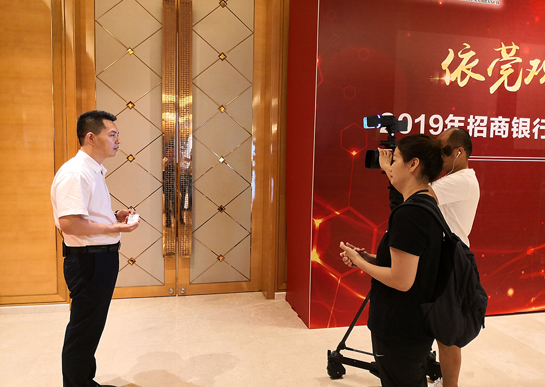 袁總單人照.jpg 袁總單人照.jpg