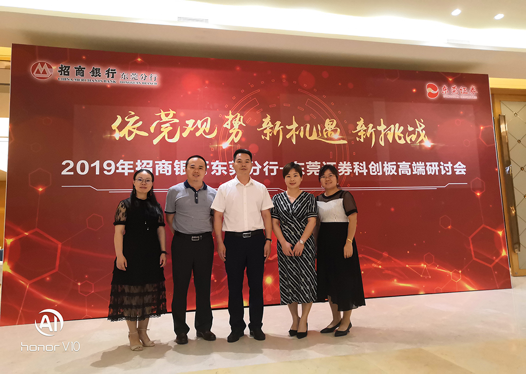 五人照片.jpg 五人照片.jpg